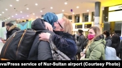 После прибытия репатриационного рейса с эвакуированными из Украины. Нур-Султан, 10 марта 2022 года