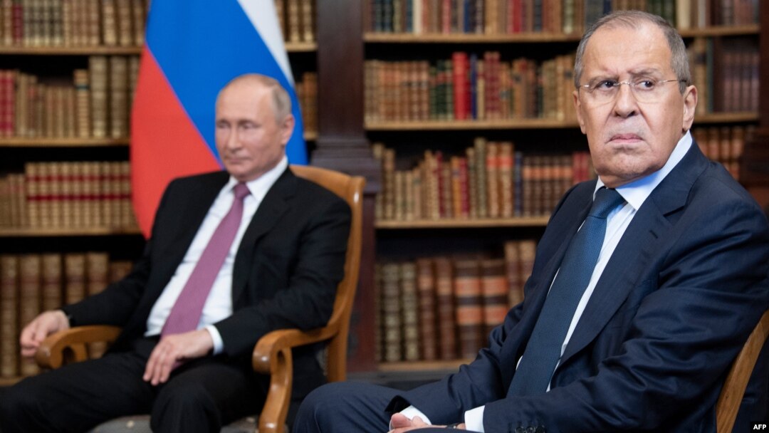 Serghei Lavrov, șeful diplomației rusești, sfidează statele occidentale care acuză Rusia că a comis atrocități în războiul comandat de Vladimir Putin în Ucraina. 