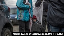 Київщина: евакуація людей із Ірпеня та Бучі у фотографіях