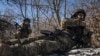 Az ukrán hadsereg egy Kijevhez közeli települést támad, ahová befészkelték magukat az orosz erők, 2022. március 10.