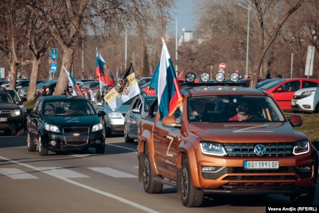 Protesta në Beograd në mbështetje të pushtimit të Ukrainës nga Rusia.