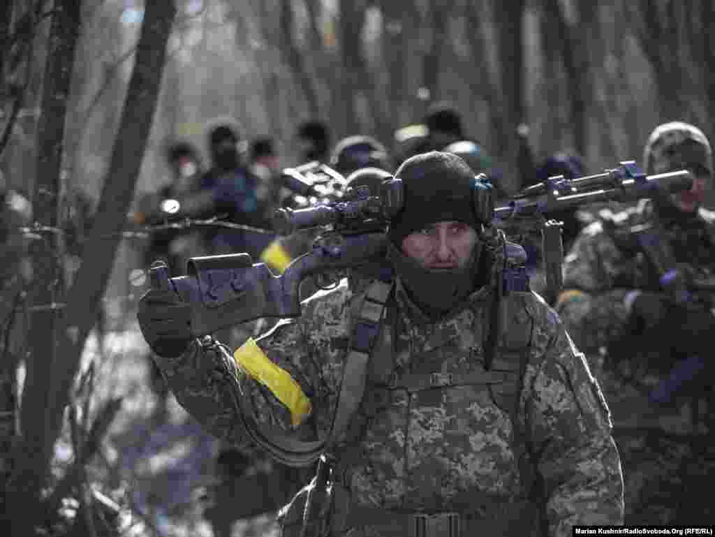 Ukrainian troops get ready to take part in an operation against Russian forces in a settlement near Kyiv.&nbsp;