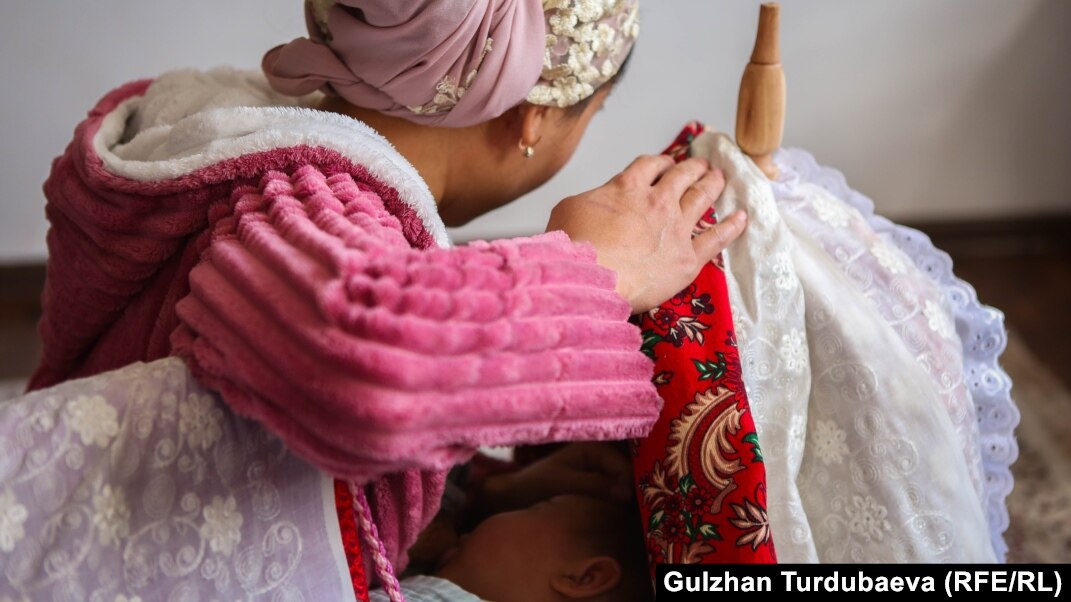 Менструация пискиден ағып жатыр Менструация пискиден ағып жатыр