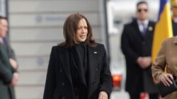 Momentul sosirii la București a vicepreședintelui SUA, Kamala Harris