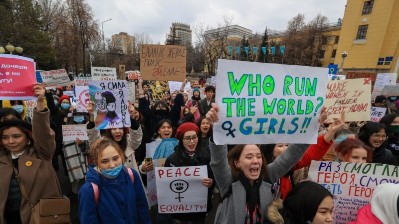Феминизмот ќе го спаси Казахстан – слоган на женскиот марш во Алмати 