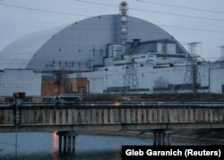 Поврежденный четвертый реактор Чернобыльской АЭС, закрытый специальной конструкцией, защищающей от выхода радиации, – саркофагом, ноябрь 2018 года