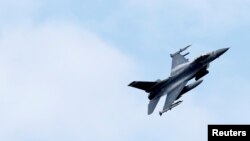 Avion F-16 američke vojske na NATO vežbama u Estoniji, jun 2018. 