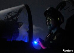 Fotografija pilota tokom kontrole neba izbad Libije i uvođenja zone zabrane leta 2011.