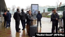 Таджикистанцы, перебравшиеся из Украины в Польшу, возвращаются на родину