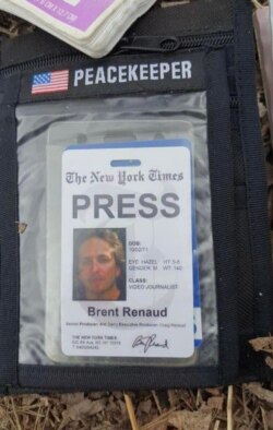 Legitimația de presă a jurnalistului Brent Renaud, de la New York Times, ucis de forțele ruse