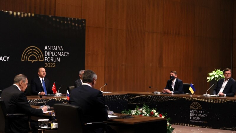 კულებას თქმით, მას მოლაპარაკებებზე ლავროვისთვის სახეში გარტყმის სურვილი ჰქონდა