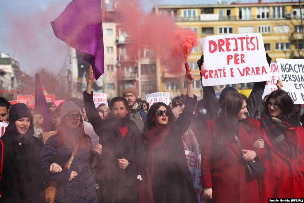 Protesta kundër vrasjes së grave në sheshin Zahir Pajaziti më 8 mars 2022.