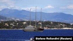 Орусиялык миллиардер Андрей Мельниченконун Италияда камоого алынган яхтасы. 