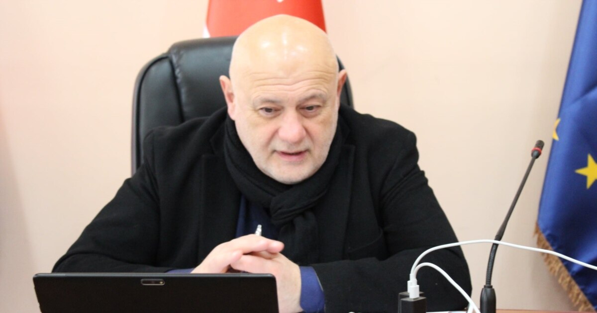 გორის საკრებულოს ოპოზიციონერი დეპუტატები თავმჯდომარის გადადგომას ითხოვენ The New York Times-ისთვის მიცემული ინტერვიუს გამო