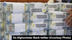 بانک مرکزی افغانستان: در ادامه کمک‌های نقدی بشردوستانه جامعۀ جهانی با افغانستان، هجدهمین بسته این کمک‌ها روز شنبه به کابل رسید.
