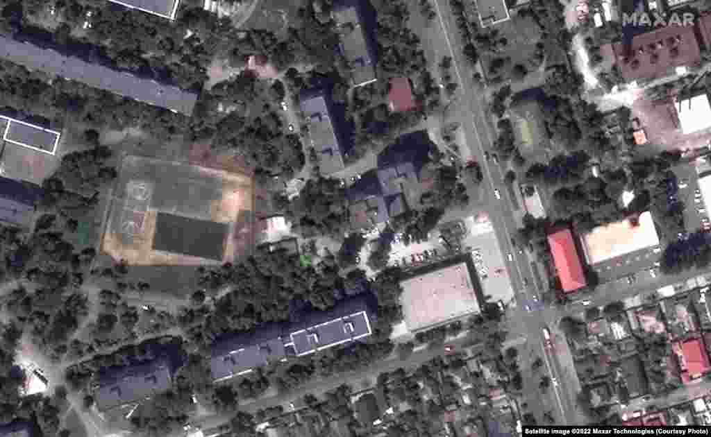 Before/after views of apartment buildings and damage on Zelinskovo Street in Mariupol.