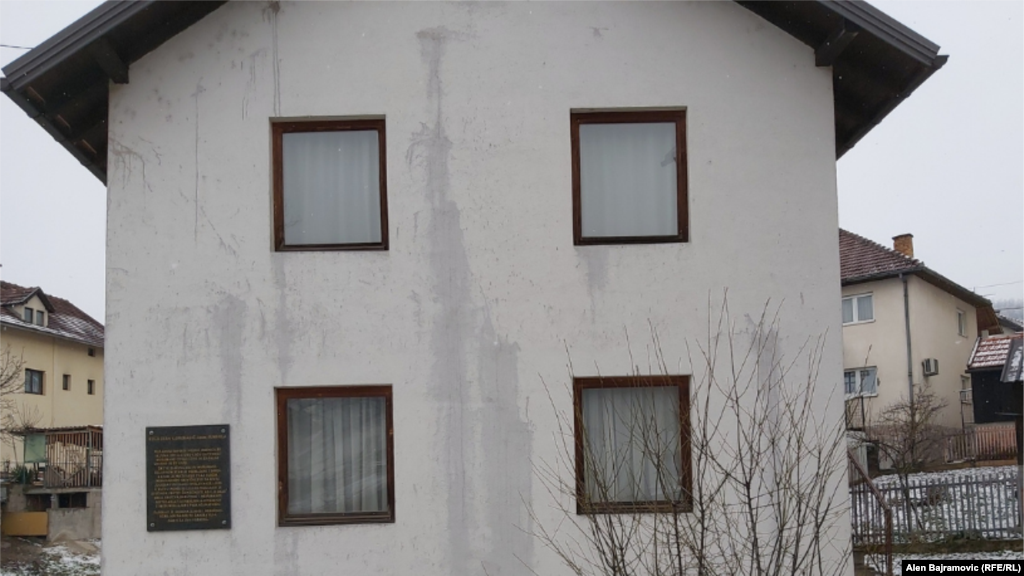 Pioneer street house, Visegrad, a place of the murder od Bosniaks during the war before/after project 30 years of war