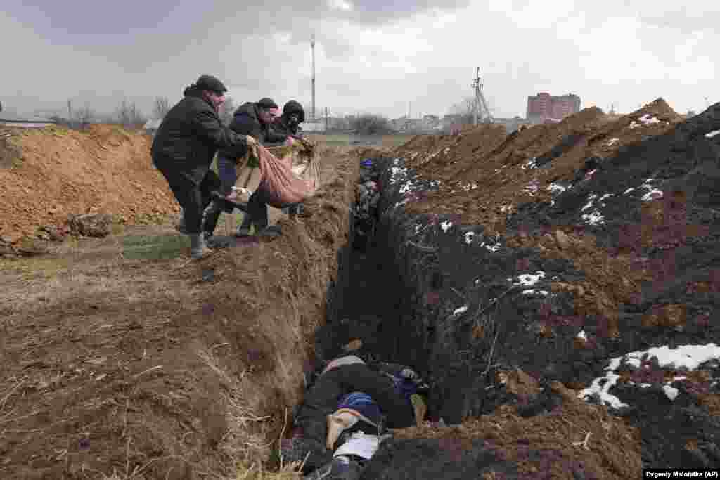 Dead bodies are put into a mass grave on the outskirts of Mariupol, Ukraine, on March 9 as people cannot bury their dead because of the heavy shelling by Russian forces.