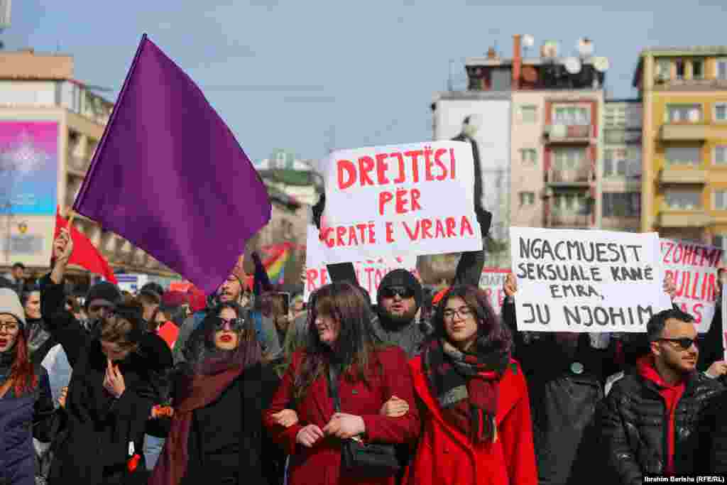 Marshi i qytetarëve nëpër rrugët e Prishtinës, ku u kërkua që institucionet të mos i neglizhojnë rastet e dhunimeve, ngacmimeve seksuale, dhunës ndaj grave dhe padrejtësive të tjera të bazuara në gjini dhe orientim seksual.&nbsp;