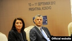 Atifete Jahjaga i Hashim Thaci na konferenciji povodom okončanja međunarodnog nadgledanja kosovske nezavisnosti, Priština, 11. septembar 2012.