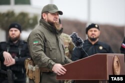Глава Чечни Рамзан Кадыров во время смотра сил чеченских военных подразделений и спецтехники на территории собственной резиденции. Грозный, 25 февраля 2022 года