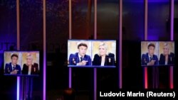 Presidenti aktual pro-evropian, Emmanuel Macron, dhe politikania e së djathtës ekstreme, Marine Le Pen.