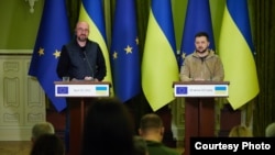 Шарль Мишель и Владимир Зеленский после неформальной встречи в Киеве, 20 апреля 2022 года