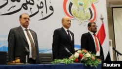 رشاد العلیمی، رئیس شورای رهبری ریاست‌جمهوری یمن، وضعیت اضطراری ۹۰روزه اعلام کرده است