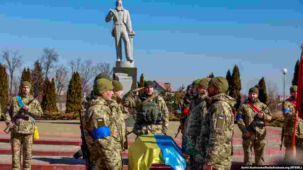 Прощання з полковником ЗСУ Валерієм Гудзем, який загинув внаслідок атаки російських військ на Луганщині. Київська область, 15 березня 2022 року