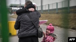 Наразі незрозуміло, скільки біженців залишилися у Польщі, оскільки вважається, що багато хто з них поїхали до третіх країн