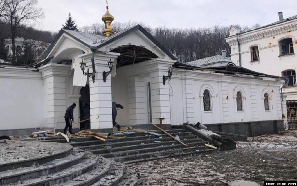 Руйнація в Святогорській лаврі в Донецькій області після обстрілу російськими військами. 13 березня 2022 року