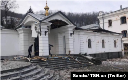 Руйнація в Святогорській лаврі в Донецькій області після обстрілу російськими військами. 13 березня 2022 року