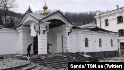Пошкодження в Святогорській лаврі після обстрілу російськими військами, 13 березня 2022 року
