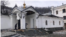 Обстріл російськими військами Святогірської лаври. Донецька область. 13 травня 2022 року. А 1 червня через обстріли загинули двоє ченців та монахиня, ще трьох священнослужителів поранено