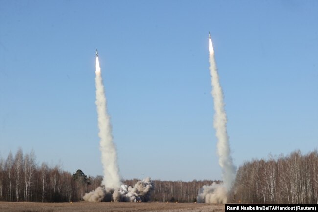 Ракетные комплексы ОТР-21 «Точка-У» запустили ракеты во время военных учений вооруженных сил России и Беларуси в Гомельской области, 15 февраля 2022 года.