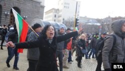 Софија- Членови и поддржувачи на ГЕРБ протестираат пред зградата на Владата во одбрана на лидерот на партијата Бојко Борисов, 18.03.2022