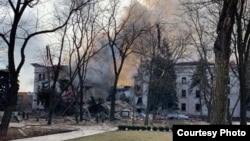 Бомбардирање на театарот во Мариупол на 16 март