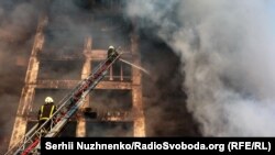 Posledice ruskog granatiranja stambene zgrade u Kijevu, 15. mart 2022.