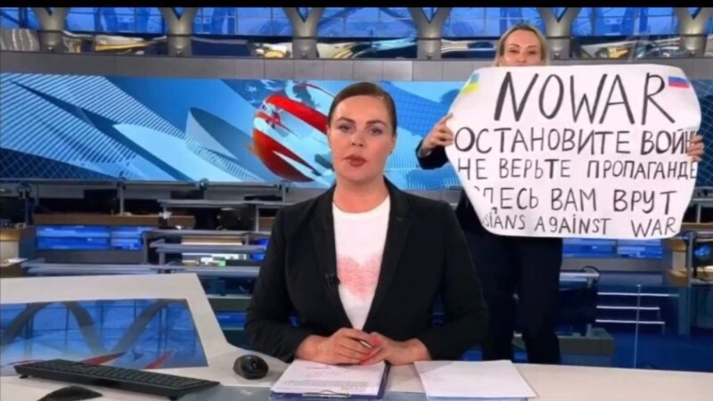 Суд вернул в полицию протокол на журналистку Марину Овсянникову