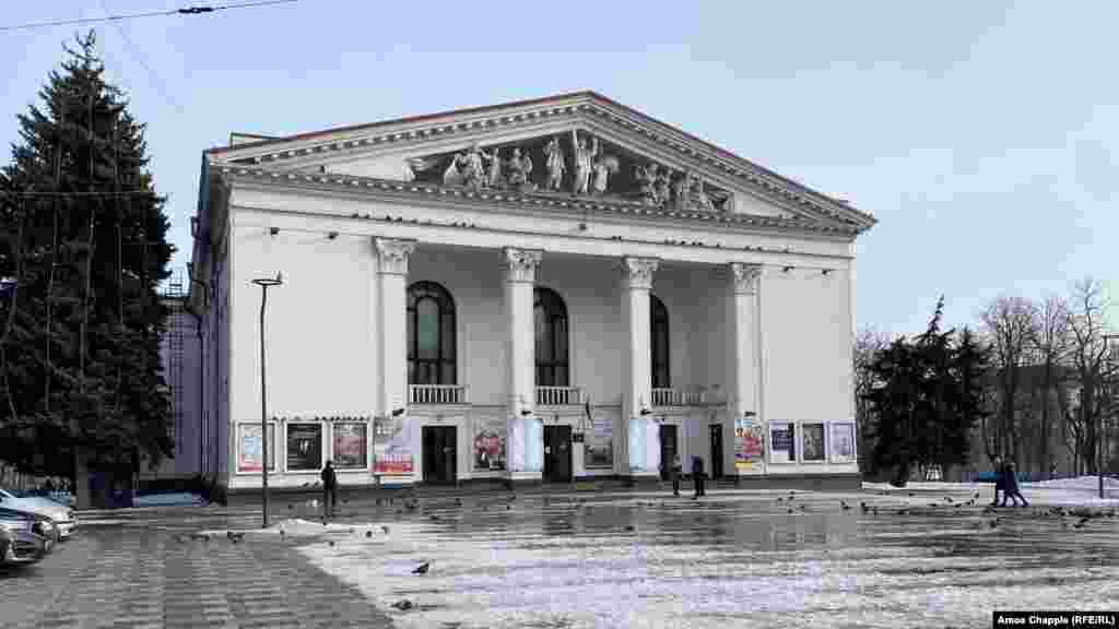 A Szabad Európa fényképésze, Amos Chapple is megörökítette korábban, 2022. február 1-jén a történelmi jelentőségű, 1887-ben épült színházat
