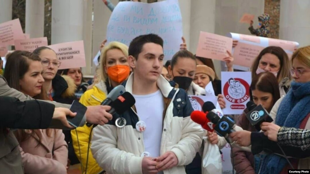 Станиша Станковиќ, автор на колумната