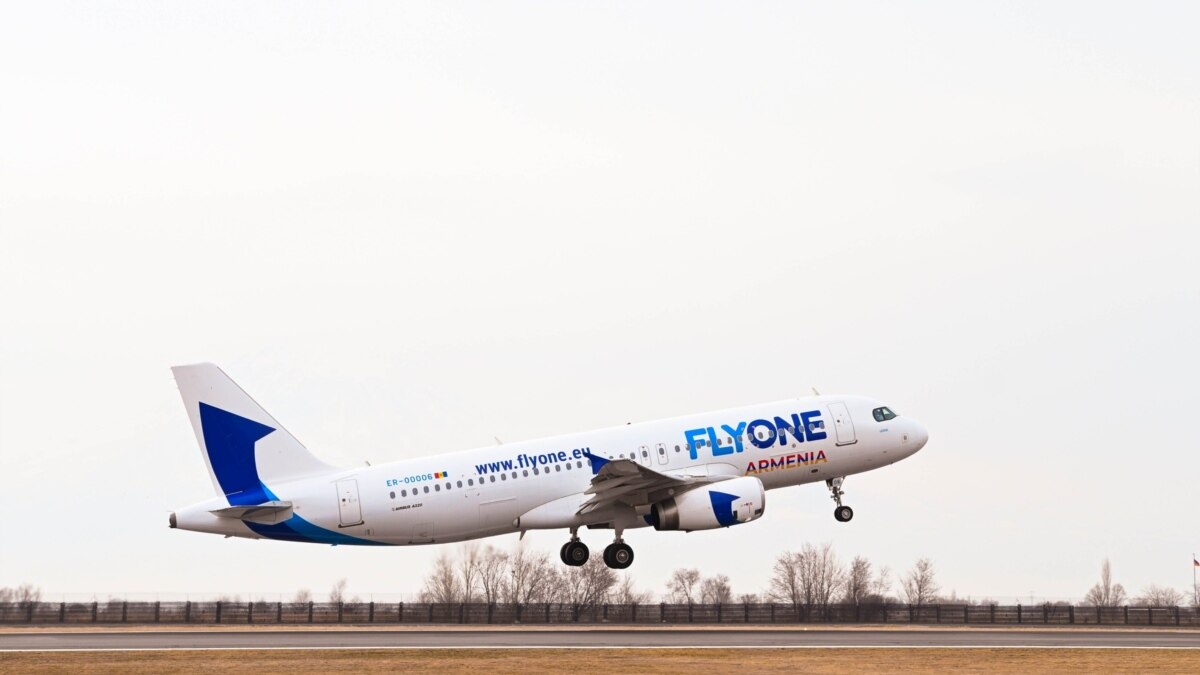 Самолету FlyOne Armenia уже во второй раз не разрешили совершить посадку в  Дубае