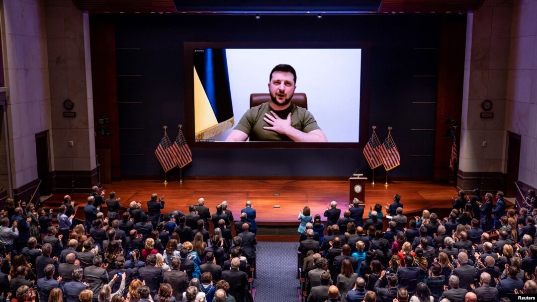 Владимир Зеленский Конгрессте сүйлөп жатат. 