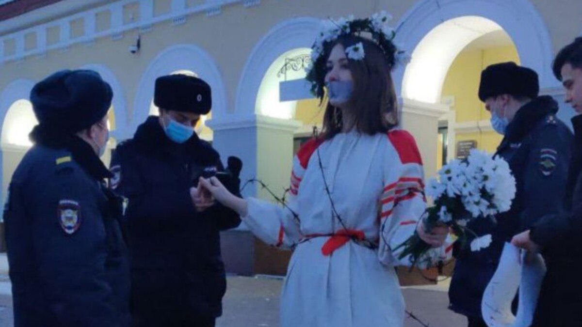 В Уфе суд оштрафовал режиссерку на 30 000 рублей за антивоенный перформанс