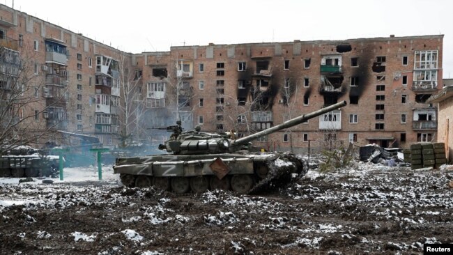 Сыртан Z белгісі салынған ресейлік әскери танк. Волноваха, Украина, 11 наурыз 2022 жыл.
