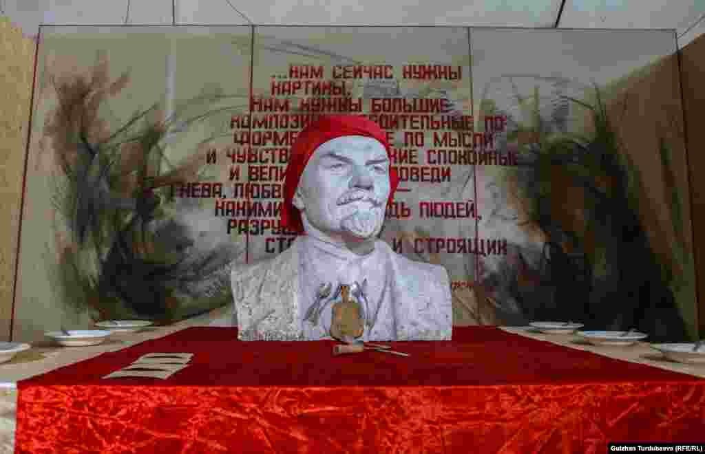 "Кызыл жоолукчан" Ленин. 
