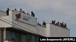 Protest radnika na krovu nikšićke Željezare Toščelik, Nikšić 12. avgust 2022.
