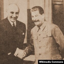 Посол Дэвис на аудиенции у Сталина. Май 1943
