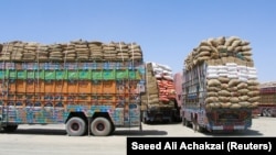 تصویر آرشیف: لاری های اموال تجارتی که از افغانستان به پاکستان صادر میشود