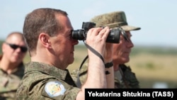 Дмитрий Медведев на военных учениях в России